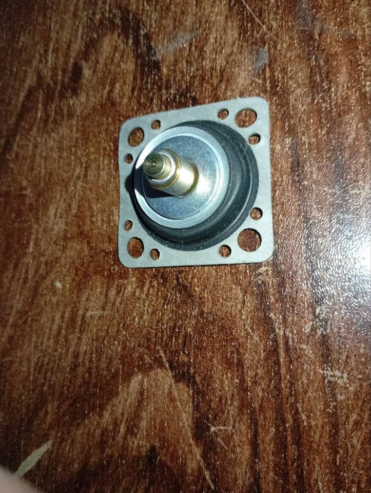 تلمبه ۴گوش کاربراتور پژو ۲۰۰۰